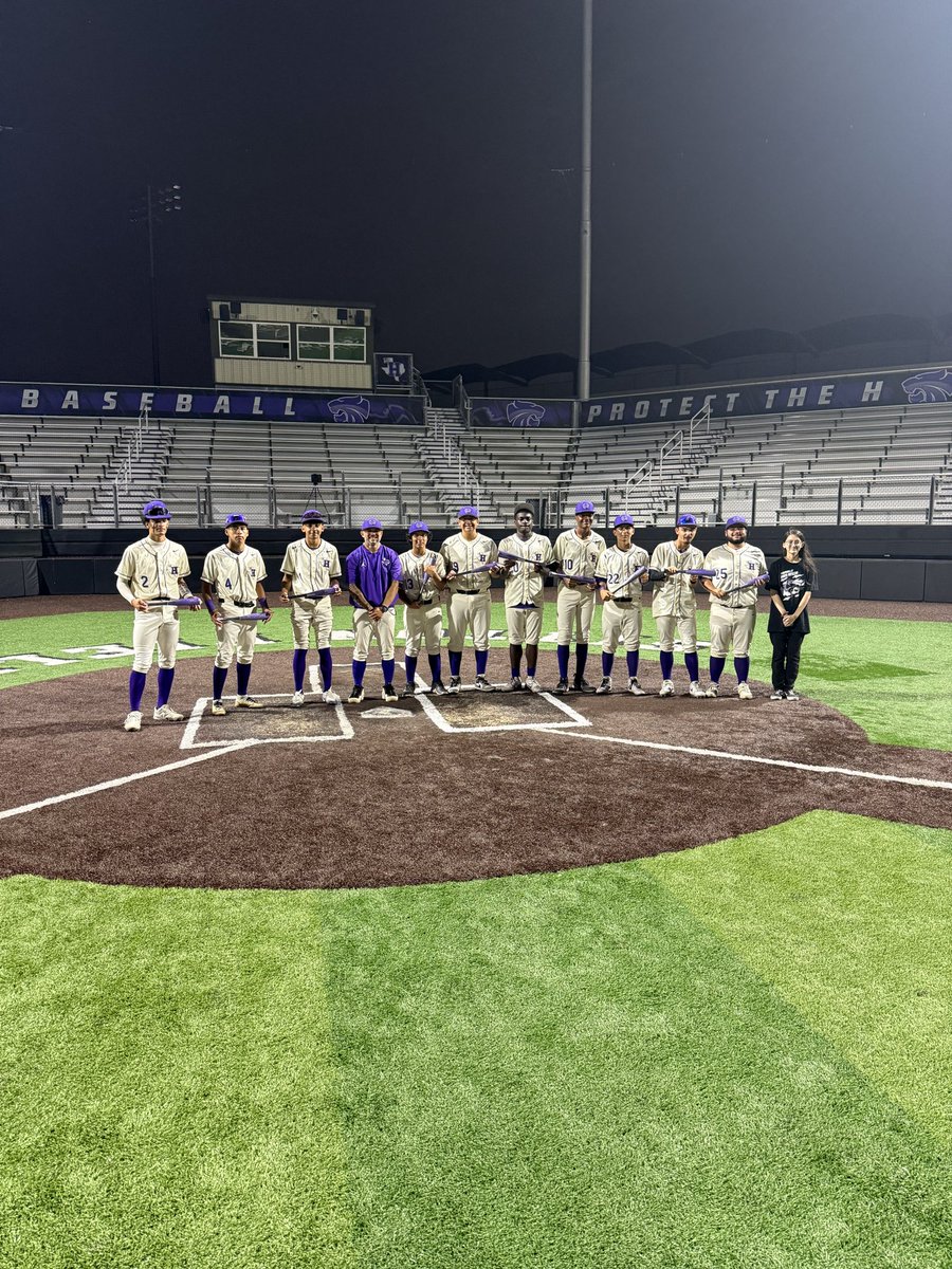 Coach_Carroll2's tweet image. Thank you to all who came out last night to support our seniors ! #CAD