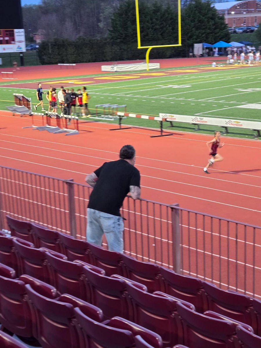 BammaJammin2550's tweet image. I’m so proud of you kiddo. The youngest in every division, slowly grinding and making noise for yourself. Smart, Kind, Happy, Positive and always smiling but turning into a mentally tough DOG‼️ Just remember…my voice is always there. Cheering and Supporting 💪🏻♥️ #trackgirl