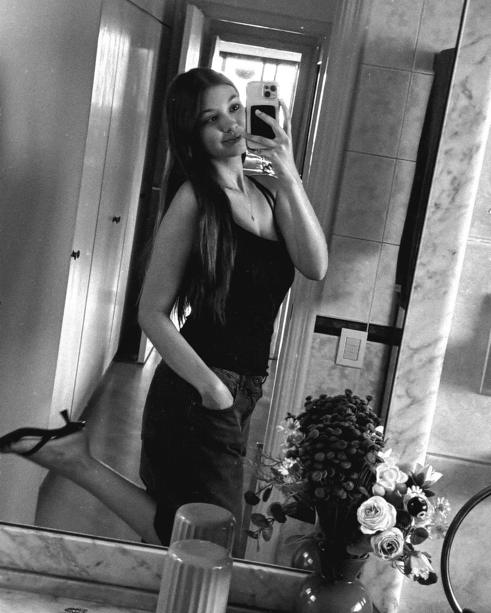 wqntsobd's tweet image. baby, where you from? i said, "maybe 너" 

 ݁˖ 𓂃 .✦ ݁ 𓂃 ࣪˖ 🩶 ࣪ ˖