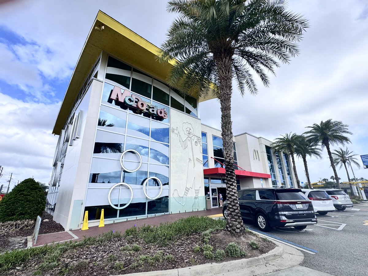 KDH - Here for Zoey! tweet media