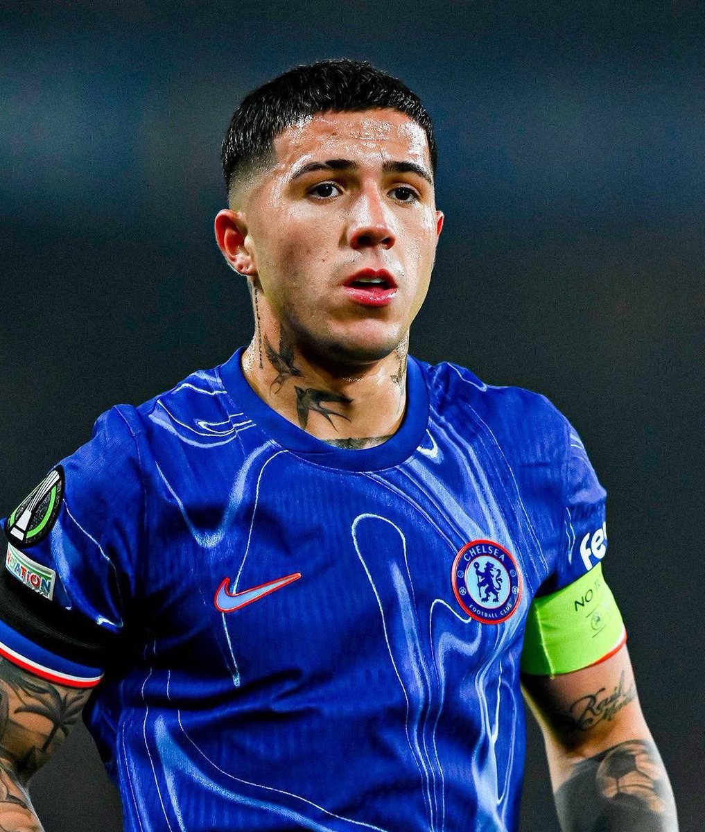 TouchlineX's tweet photo. 🚨🗣️ Javier Pastore (Enzo Fernandez's agent) on Chelsea suspending the player:

"Enzo didn't understand the situation. When the coach told him, he accepted it because he's a highly professional guy who's always fully committed."

"He respects decisions, but we don't understand the punishment because he doesn't mention any club or say he wants to leave Chelsea, far from it."