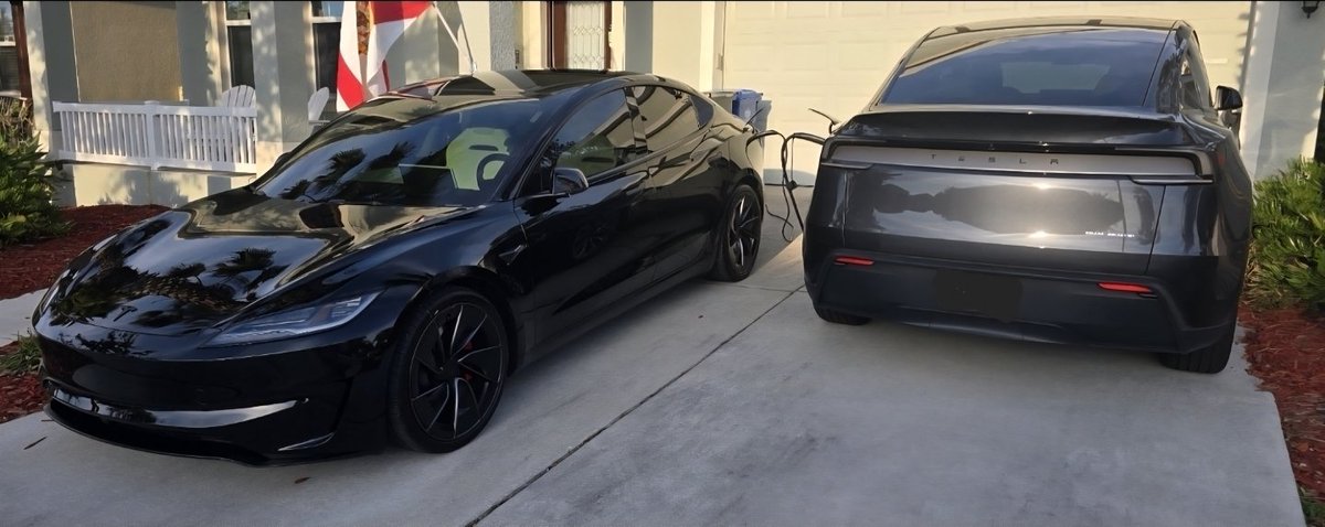 JohnnyRocco_'s tweet photo. A month ago I was a no EV guy. Then I took the @Tesla Y for a demo. Experienced FSD, and never looked back. I bought 2 Teslas in 2 weeks. Easiest car buying experience I ever had.

My hour-plus daily commute is just a conversational joy ride with @grok now. https://t.co/fieeCydg7v