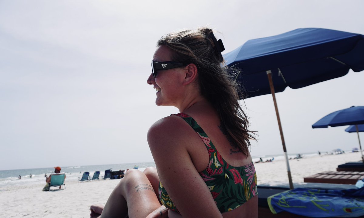 MissAbsurd tweet media