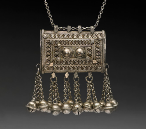 rhaplord's tweet photo. silver
Khol container, Porte Koran (Xirsi), and comb
18th-19th century
Somalia

-Harn Museum of Art
#randomxt https://t.co/G8NilsjtqP