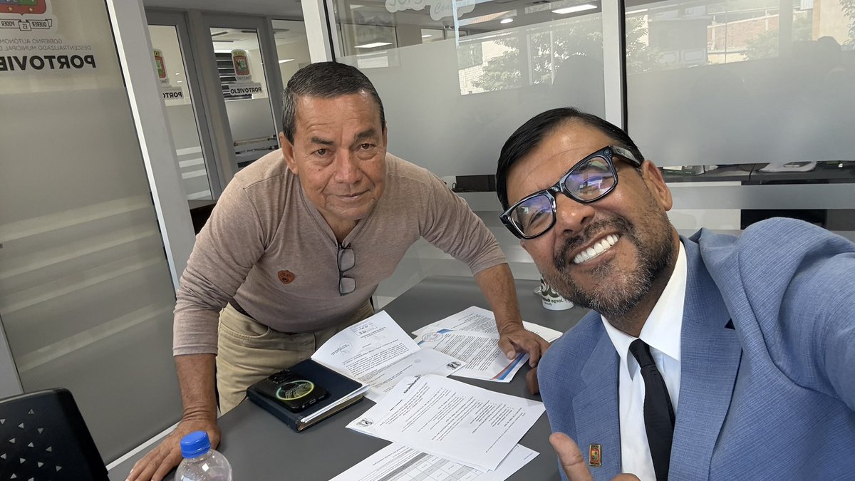 JGelConcejal's tweet photo. Recibimos ayer en despacho al Dr. Wingston Rivas del comité de festejos del Club alto rendimiento educadores y amigos de la ciudadela El Maestro de nuestro amado cantón, para asistir a sus festividades, aportando con nuestro humilde apoyo. Este es un despacho de puertas abiertas https://t.co/ocOVjtLeTs
