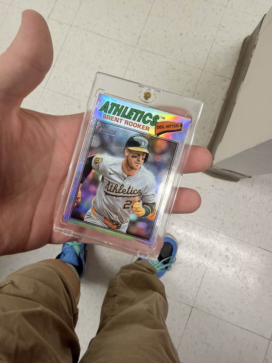 OneLegEvan's tweet photo. Today’s #PocketCard was given to a kid that came through my line at work. https://t.co/PU4AMJS98k