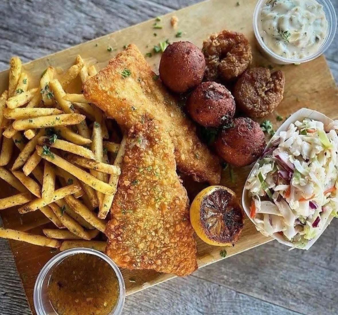 🐟 Fish ‘n Chips
🎣 The Codfather 

WE DELIVER 🚙 

🔥636-445-7313🔥
linktr.ee/SugarfireWentz…