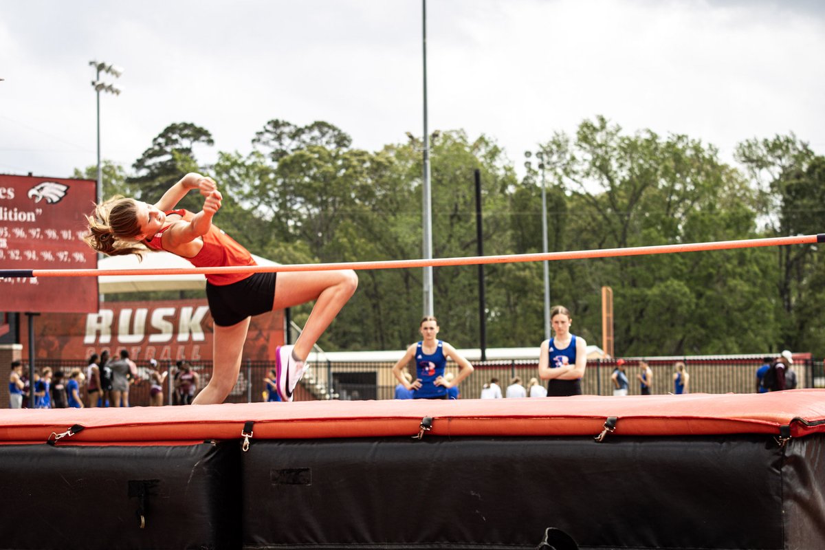 luke_mccown's tweet image. Freshman hurdler Annah  McCown takes 2nd in the women’s varsity 100 hurdle with a PR of 16. 8

Also T2 in high jump @ 4’10”
And 4th in triple jump with 33’6”

#proudDad