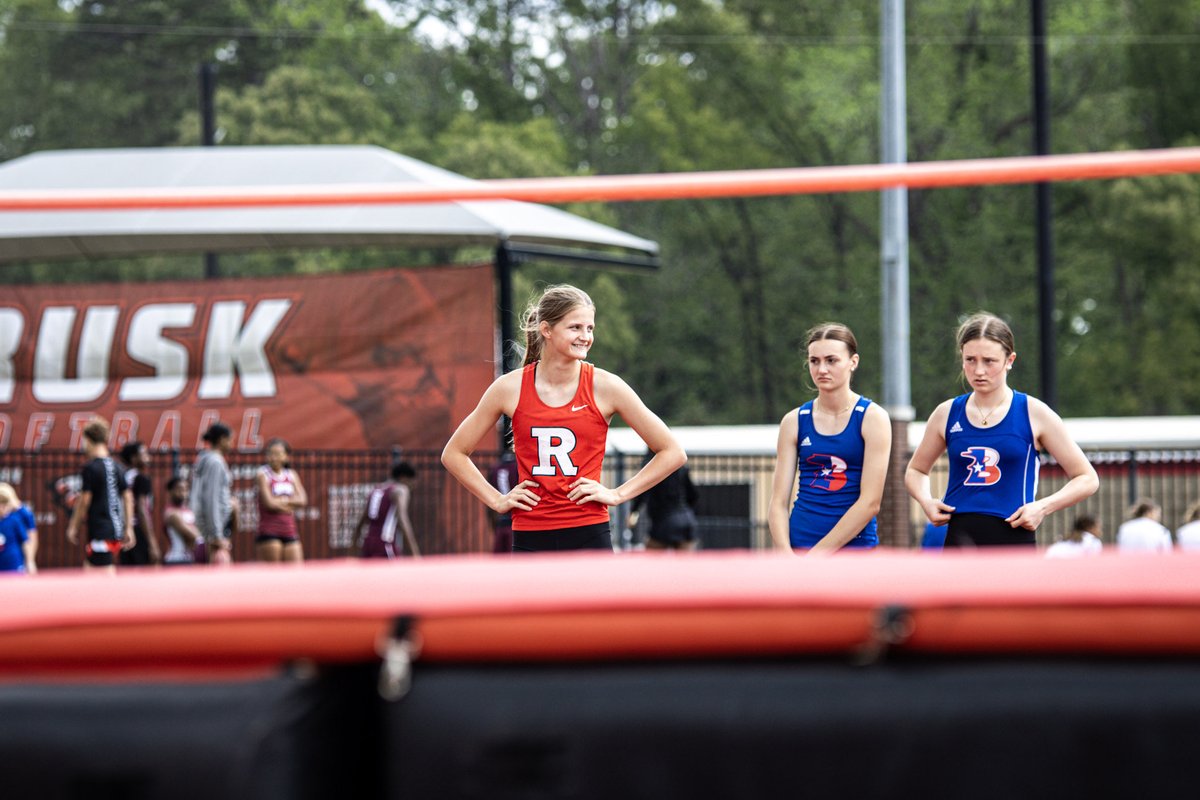 luke_mccown's tweet image. Freshman hurdler Annah  McCown takes 2nd in the women’s varsity 100 hurdle with a PR of 16. 8

Also T2 in high jump @ 4’10”
And 4th in triple jump with 33’6”

#proudDad