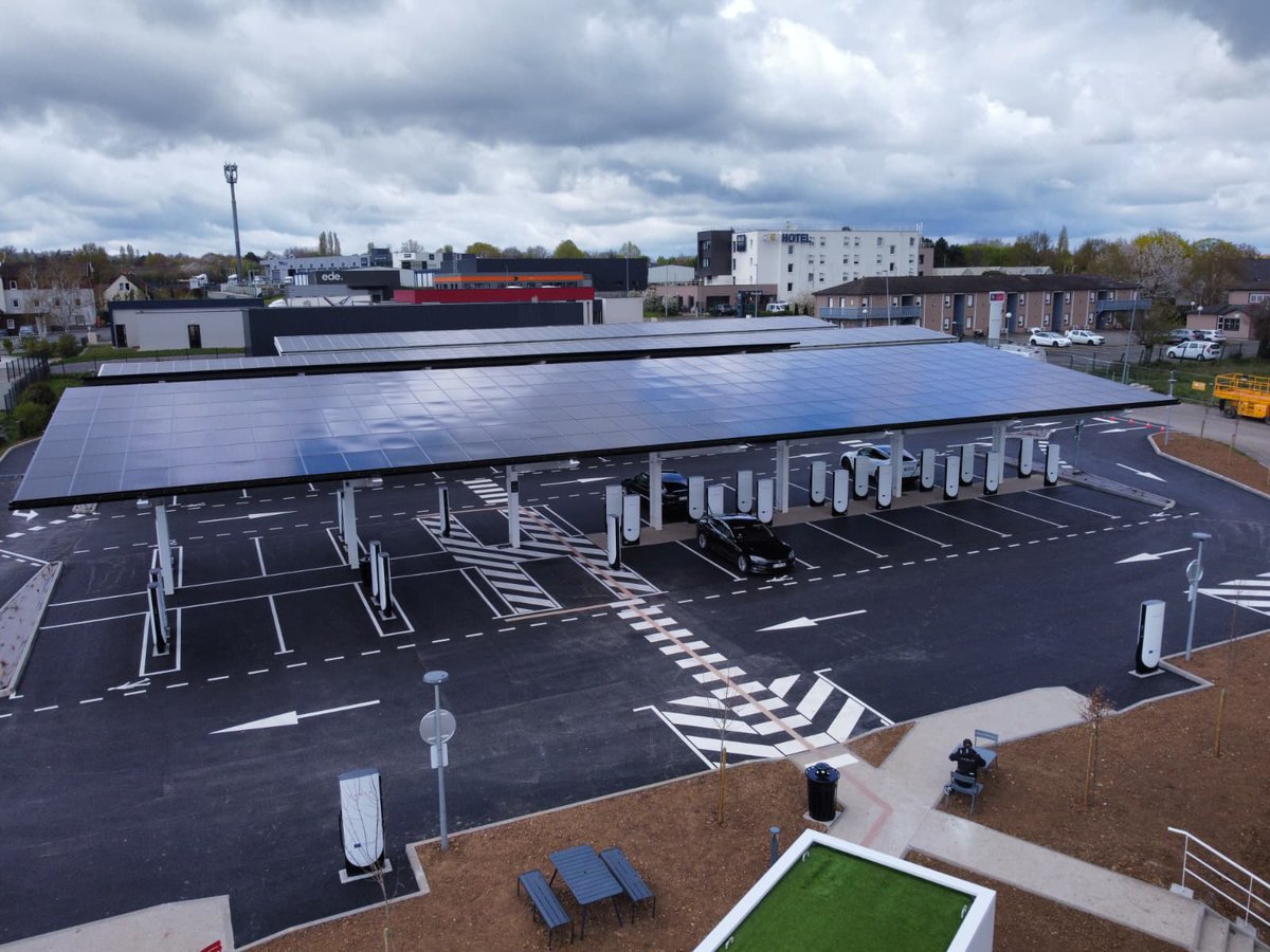 TeslaCharging's tweet photo. New Tesla Supercharger Expansion: Saint-Saturnin, France expanded with 28 stalls, solar and restrooms. (48 stalls) 
https://t.co/CLuVpMqBuh https://t.co/LaXyo4vl2y