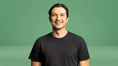CryptoNewsHntrs's tweet image. 🚨 JUST IN: ROBINHOOD CEO VLAD TENEV SAYS "MARKETS CLOSING AT THE END OF THE DAY IS A LEGACY DESIGN CHOICE."

"TOKENIZATION OPENS THE DOOR TO A SYSTEM THAT LOOKS MORE LIKE THE INTERNET ITSELF."

#ROBINHOOD #CRYPTO #TOKENIZATION