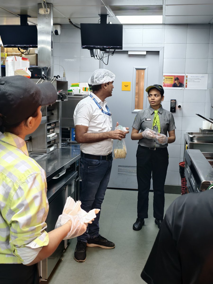 Collector Indore tweet media