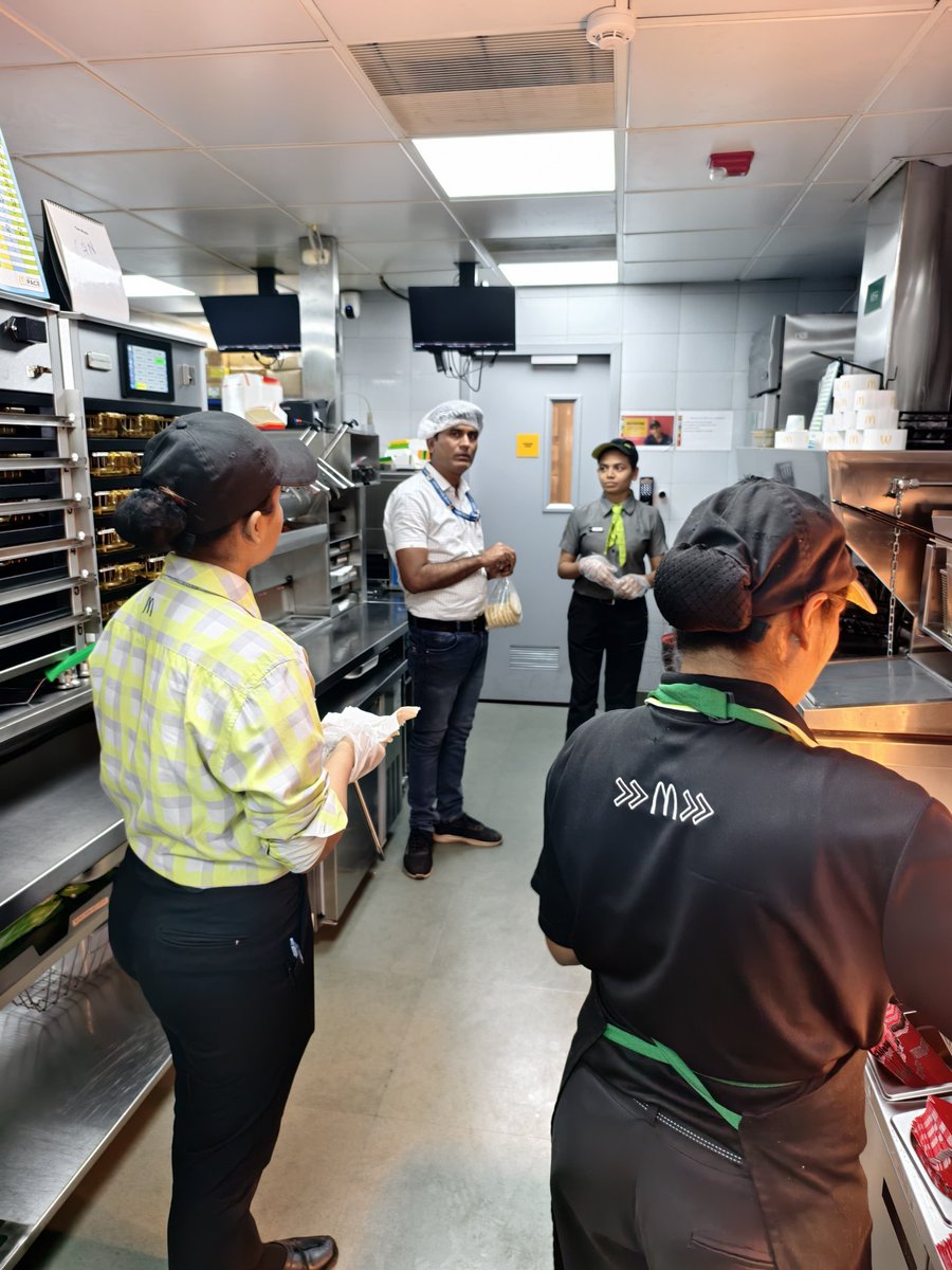 Collector Indore tweet media