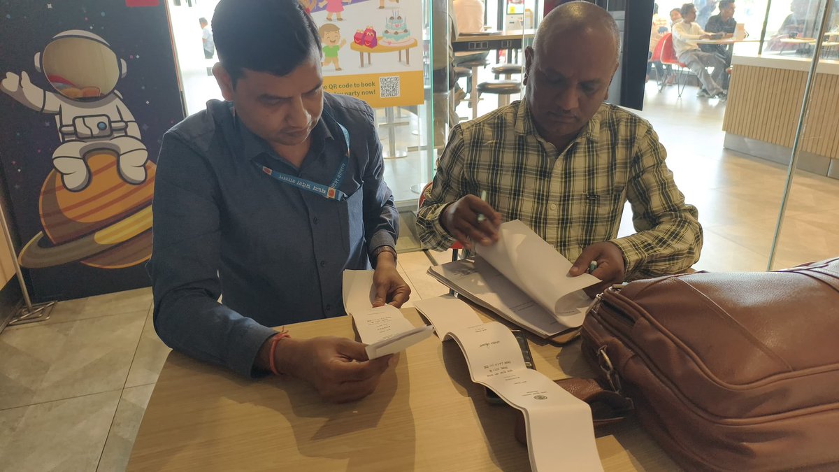 Collector Indore tweet media