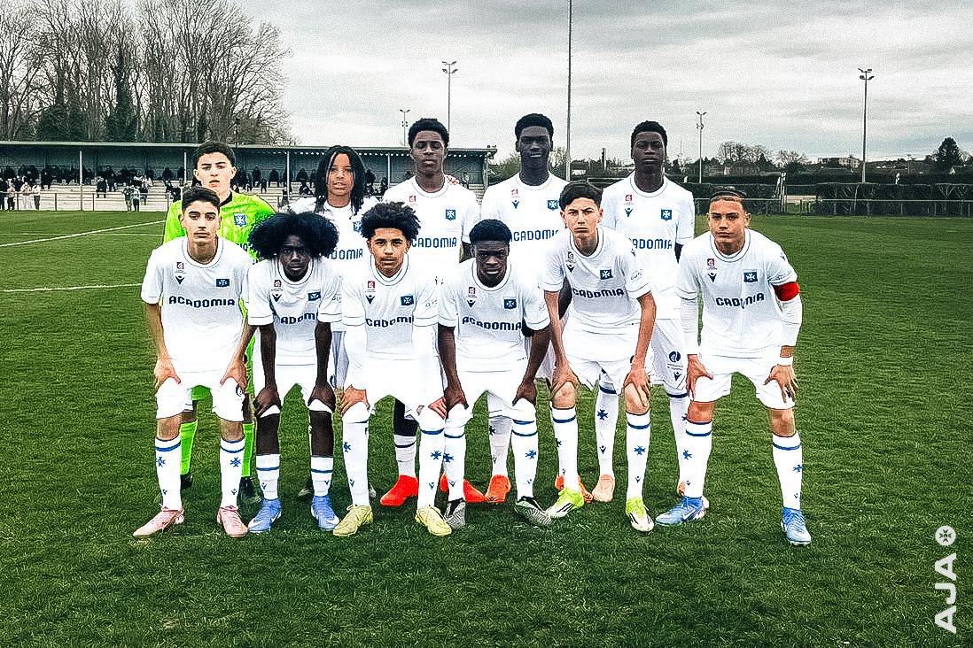 ✅ L'AJA débute le @TSFSENS par une victoire face au RC Lens (1-0). 🔜 Prochain rendez-vous samedi à 11h40 face à Manchester United. #FormationAJA pic.