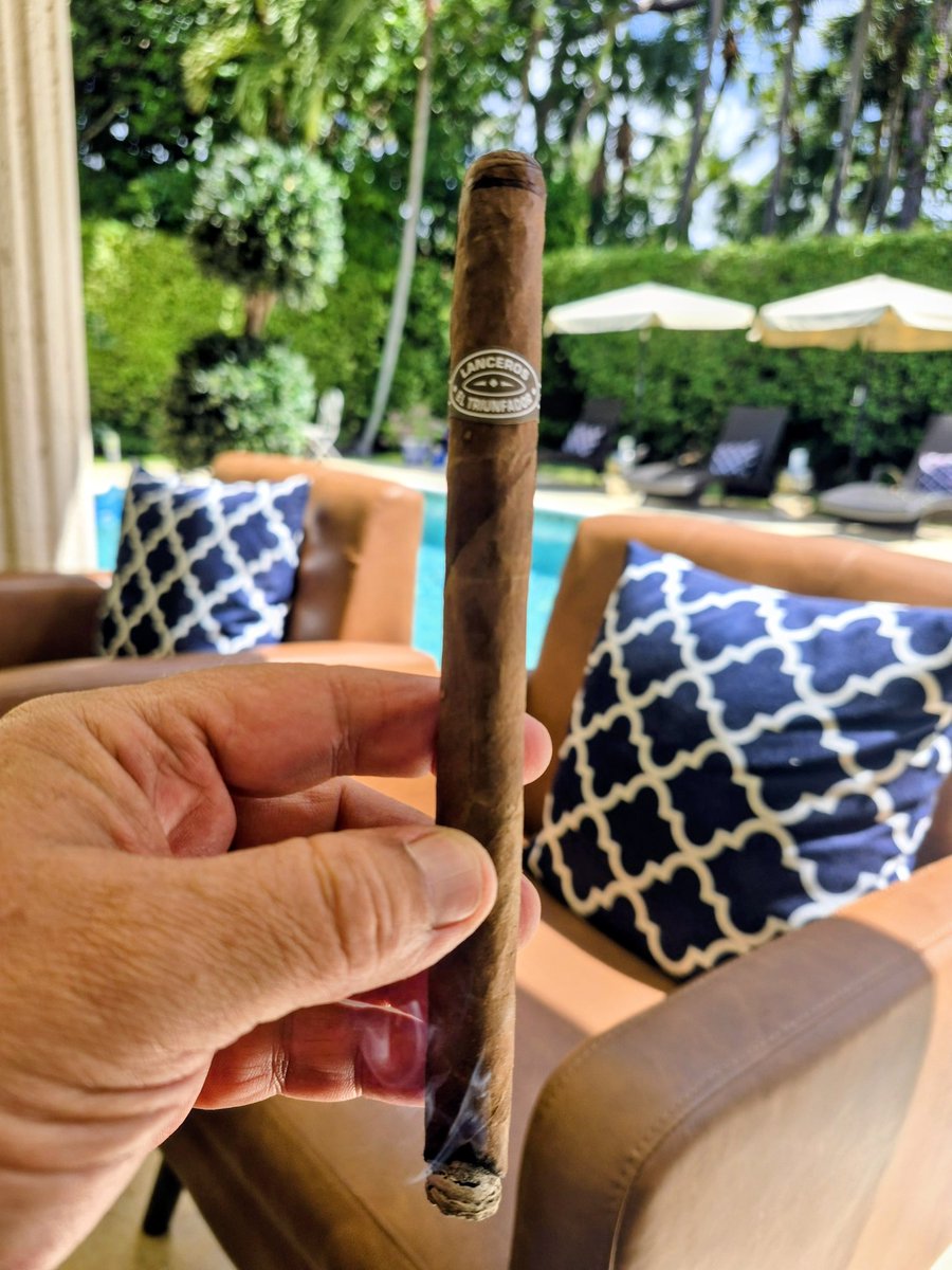 keepmovin2020's tweet image. Lancero lunch time in
#SouthFlorida 🌞🌴
Team gout 🤣
#CIGARLIFE  🔥 💨