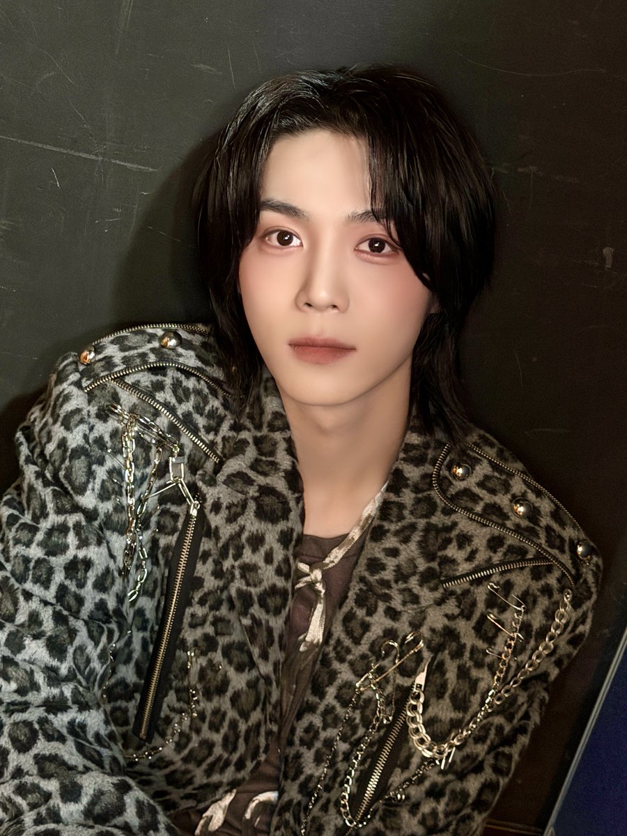 ALL(H)OURS tweet media