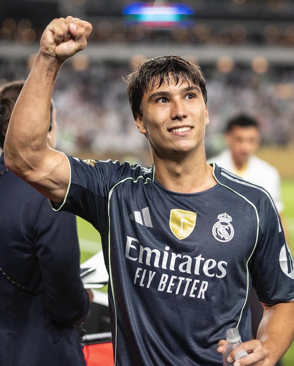 (fan) REAL MADRID FANS 🤍 tweet media