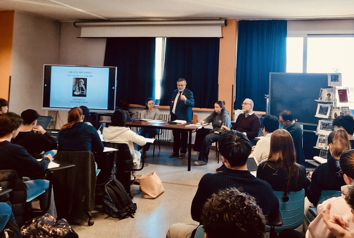 demarcoio's tweet photo. 27 Marzo 2026. E’ stato un piacere ritrovare il mio professore di letteratura italiana Giuseppe Langella e guidare gli studenti alla scoperta di #GraziaDeledda e del suo “Cosima” (1937): opera postuma, autobiografica, su “una donna che scrive” e per questo “dà scandalo”. https://t.co/E92PBgVR8a