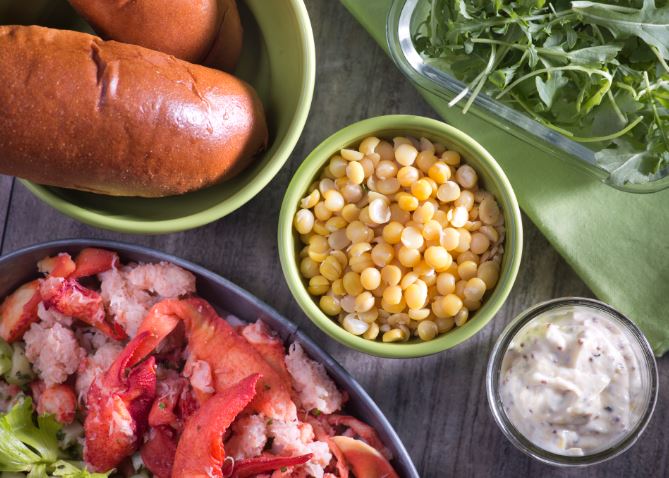 AlbertaPulse's tweet image. Who doesn’t love a good lobster roll? We’ve added yellow split peas to our version to add a savoury element &amp;amp; texture (plus we’re sneaking in some fibre!) You can use this filling to top canapés &amp;amp; salads. It also works with shrimp!
ow.ly/mGjo50YAQBk 
#lovepulses #splitpeas
