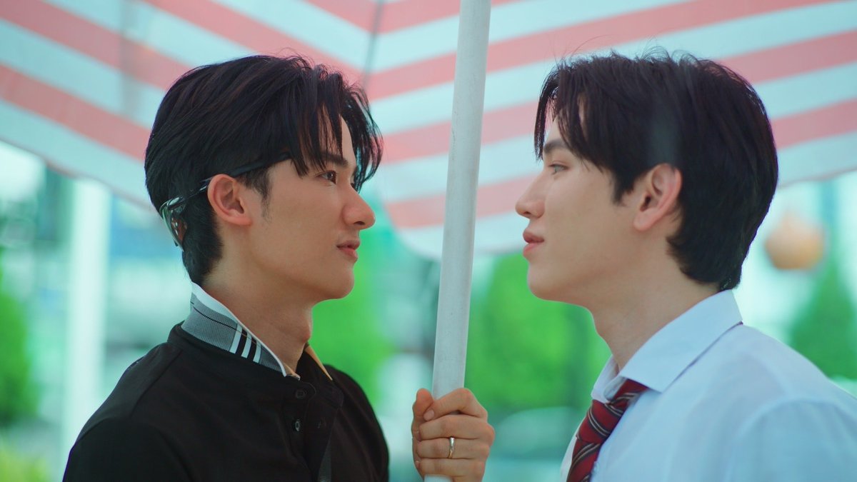 2jiposterchild's tweet image. at bakit mukhang padyak driver si toto #specific