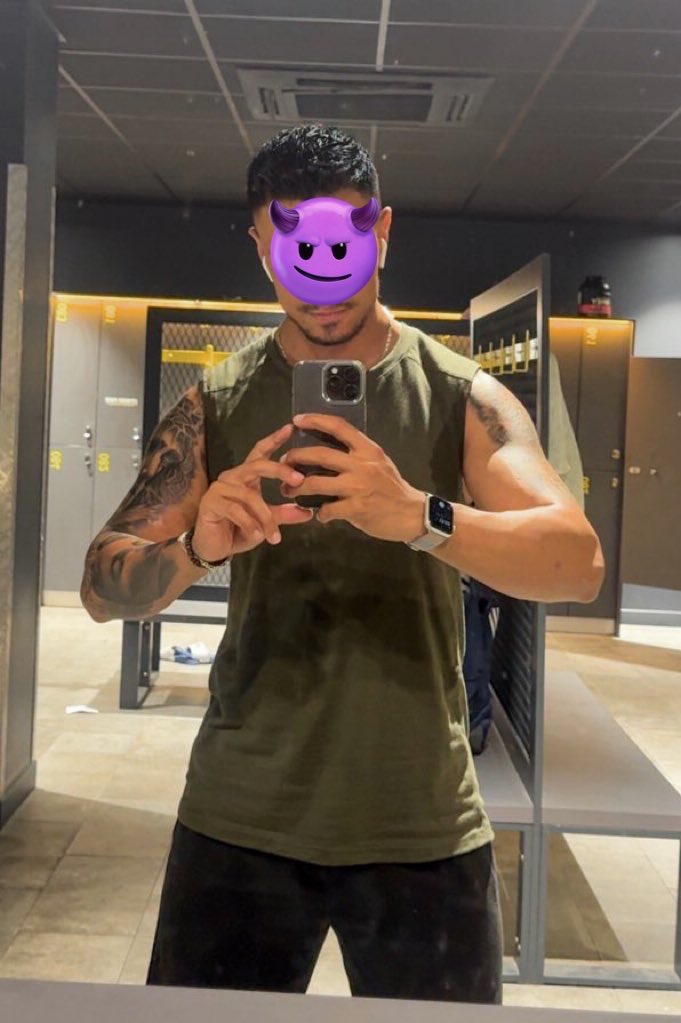 J’ai envie d’une bonne trans soumise 😈