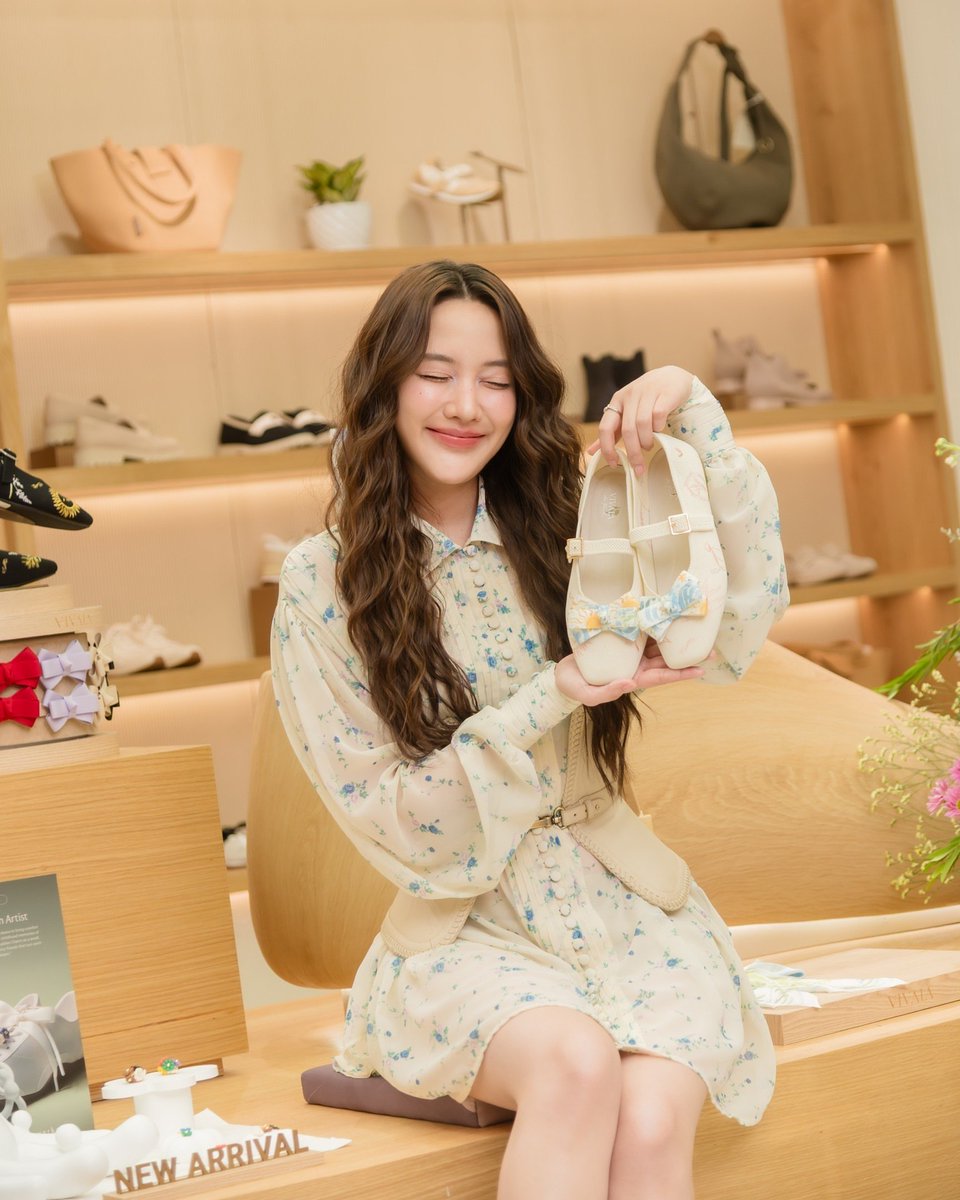 freenarchives's tweet photo. VIVAIA IG POST
VIVAIA centralwOrld Grand Opening with Freen Sarocha. Experience comfort in style today at VIVAIA centralwOrld, 2nd Floor, Eden Zone ✨
#VIVAIAThailandXFreen
#VIVAIAThailand
#srchafreen
#FREENxVIVAIATH
#STEPINTOVIVAIA https://t.co/orHrJVLuNp