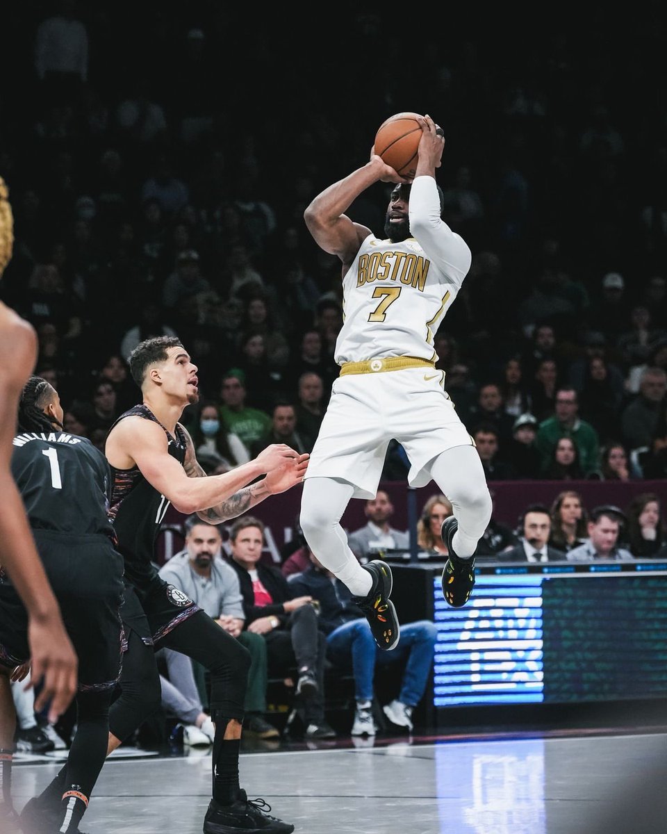 Playoff BOS tweet media