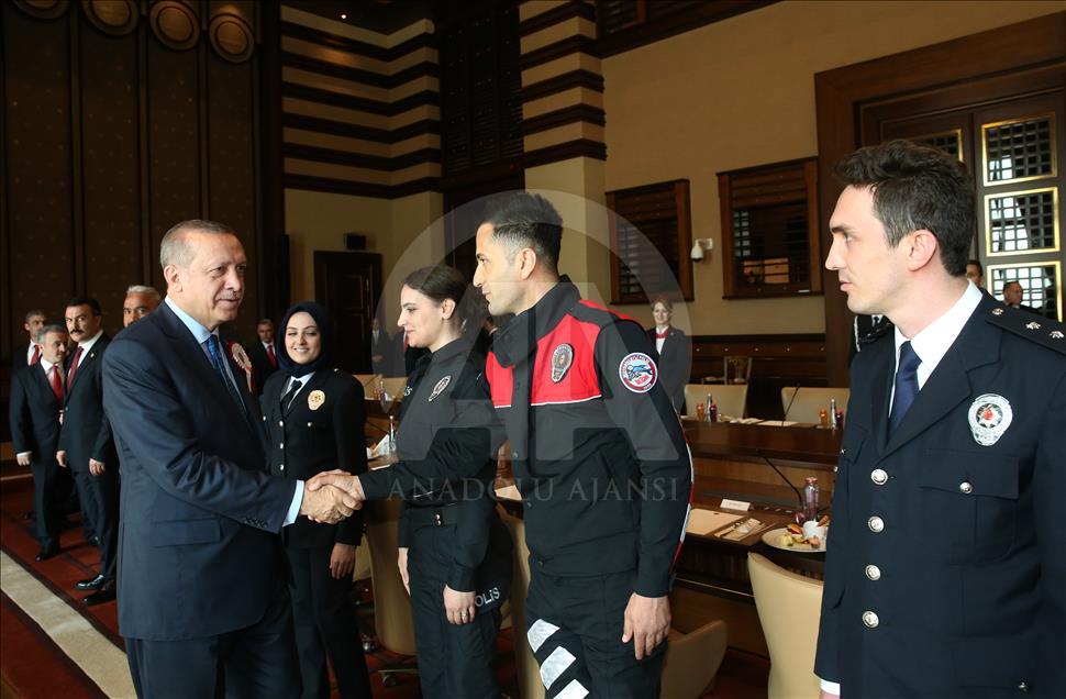 📌Sayın Cumhurbaşkanım, polislerimizin özlük haklarının iyileştirilmesi, onların verdikleri emeğin karşılığını bulması açısından büyük önem taşımaktadır. 
‼️Bu konuda atılacak adımlar teşkilat içinde büyük bir moral kaynağı olacaktır.
<a href="/RTErdogan/">Recep Tayyip Erdoğan</a> <a href="/hasandogan/">Hasan Doğan</a>
<a href="/tcbestepe/">T.C. Cumhurbaşkanlığı</a>