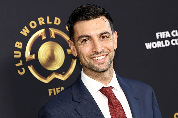 خافيير باستوري - وكيل إنزو فيرنانديز: "إنزو يريد الإعتذار إذا شعر أي مشجع بالإساءة، ويؤكد أيضًا أنه لم يتحدث قط عن أي...