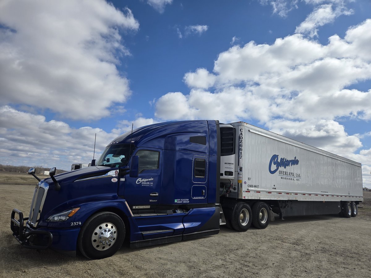 CAOverlandLtd's tweet photo. #californiaoverlandltd #ifitdontshineitaintmine #KW #KenworthT680 #W900 #KWT680 #diesel #diesels #bigrigs #bigrig #dieseltruck #trucker #18wheeler #18wheels #kenworth #T680 #kenworthtrucks https://t.co/uJJZDJM0bc