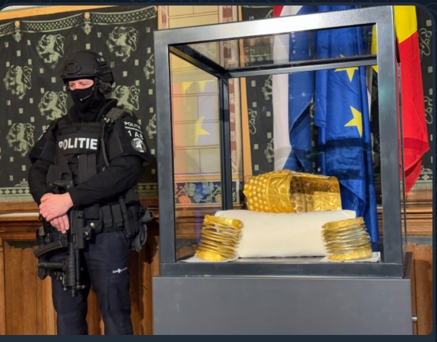 MarcoIlliano3's tweet image. #PaesiBassi, un antico elmo d'oro della Romania e 2 bracciali rubati l'anno scorso da un museo sono stati ritrovati.