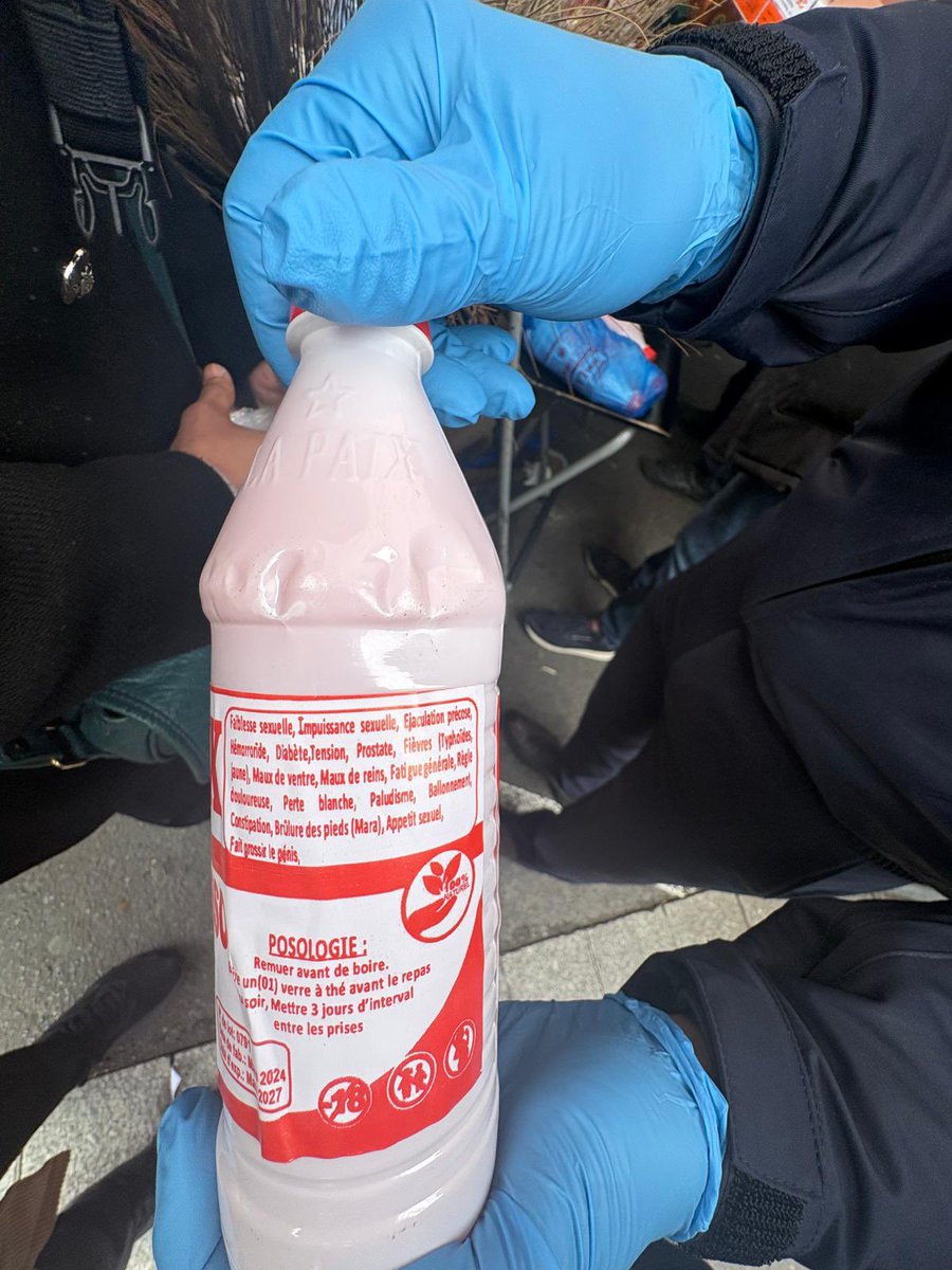 Prefet95's tweet image. 🚨#protection #consommateurs | Opération de contrôle, ce matin, sur le marché de Sarcelles par la DDPP 95, la @PoliceNat95, sous l’autorité de @prefet95. 

❌ 175 kg de denrées alimentaires impropres à la consommation détruites
❌ 125 kg de produits dangereux et de médicaments