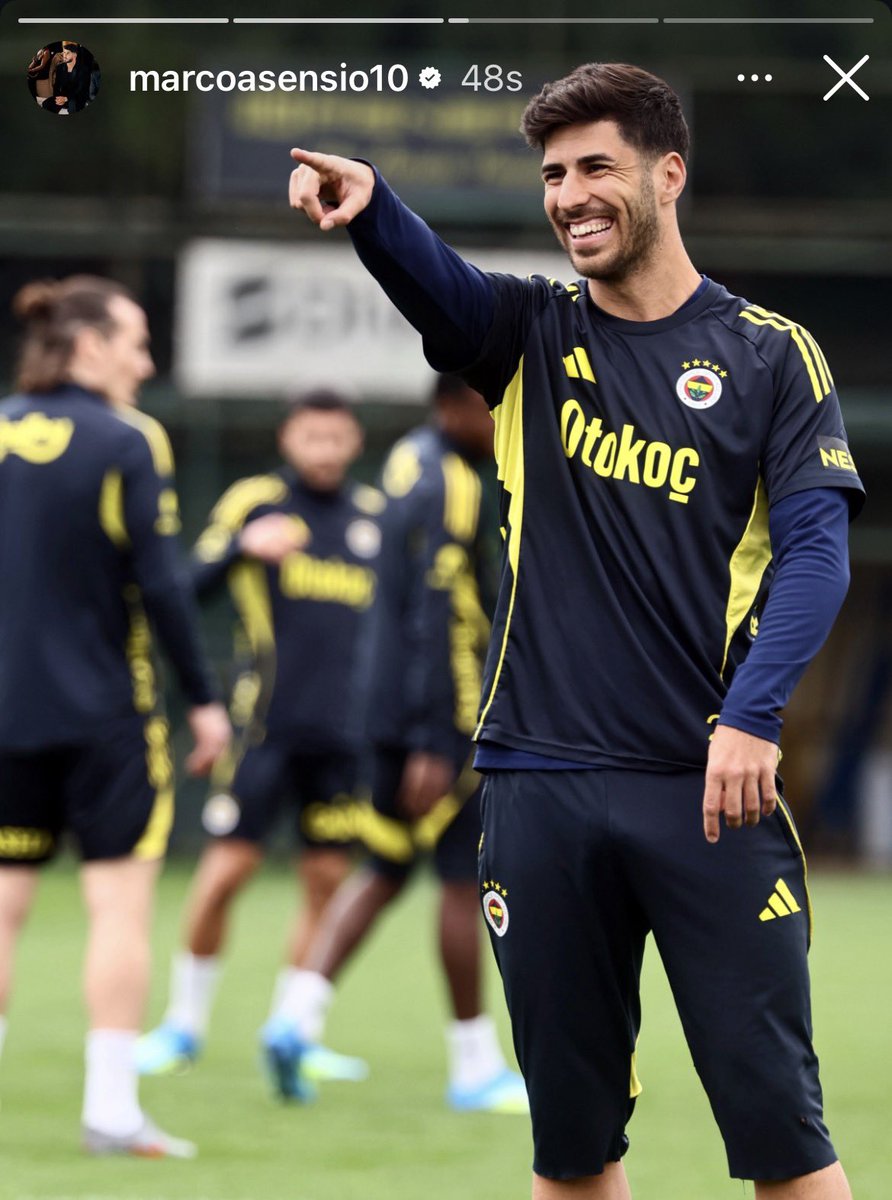 Aslı Ben. tweet media