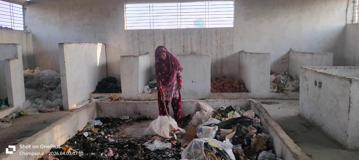 EcMotihari's tweet photo. Under #SBMG/#LSBA #WasteCollected from households in various #Panchayats is transported to #WPU where #SwachhtaWorkers carry out systematic segregation on #DumpingPlatforms to ensure #ScientificProcessing and effective #SolidWasteManagement.
@Dm_Motihari @LSBA_Bihar @MoJSDDWS https://t.co/60Y9eV4atz