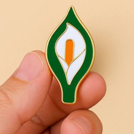 JamJarJail's tweet photo. @Under_Radar_Mag @U2 The Easter Lily is a symbol of remembrance for Irish republican combatants who died during or were executed after the 1916 Easter Rising.

Pins are worn at this time of year. https://t.co/NvizylhwCO