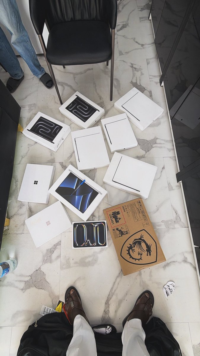 𝗡 𝗔 𝗥 𝗢 𝗨 🇸🇳 tweet media