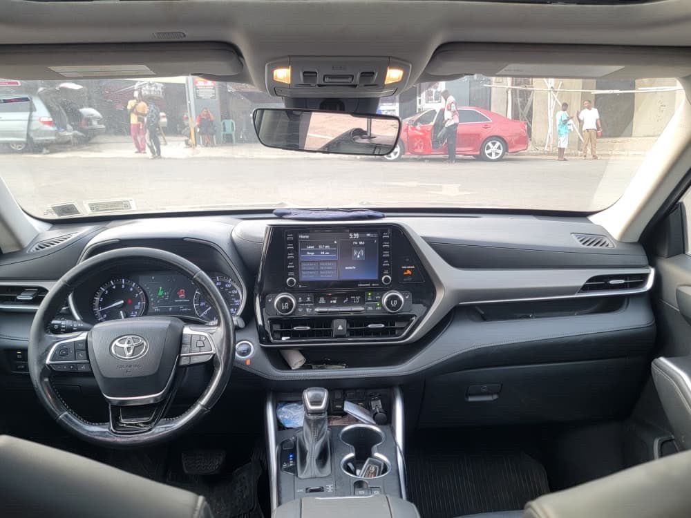 Shola 👑 tweet media