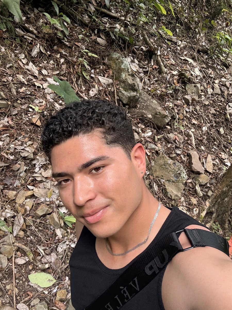 jeshuait's tweet photo. Hello, people. 🍃🌳 https://t.co/Htar93KrKB