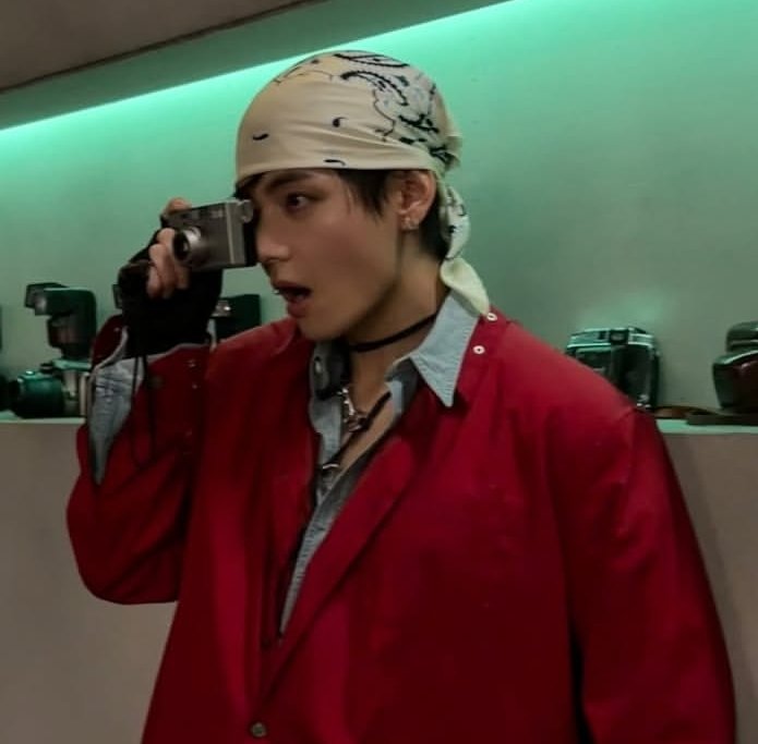 a gargantilha 💔 a luva animal print 💔 a bandana 💔 ele conhece exatamente o público dele