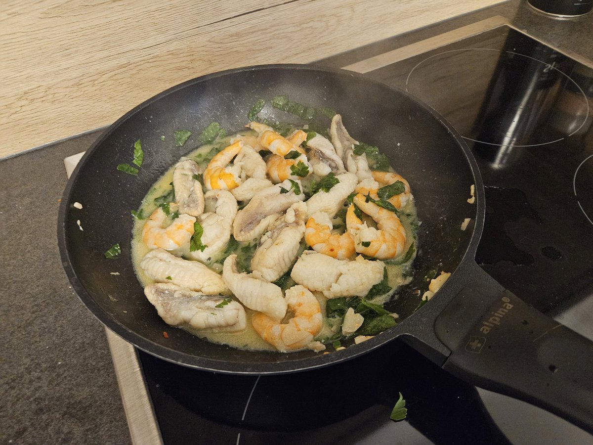 RJonTourUK's tweet image. Nice treats to cook from the Split markets today.  

#cooking #Croatia #seafood