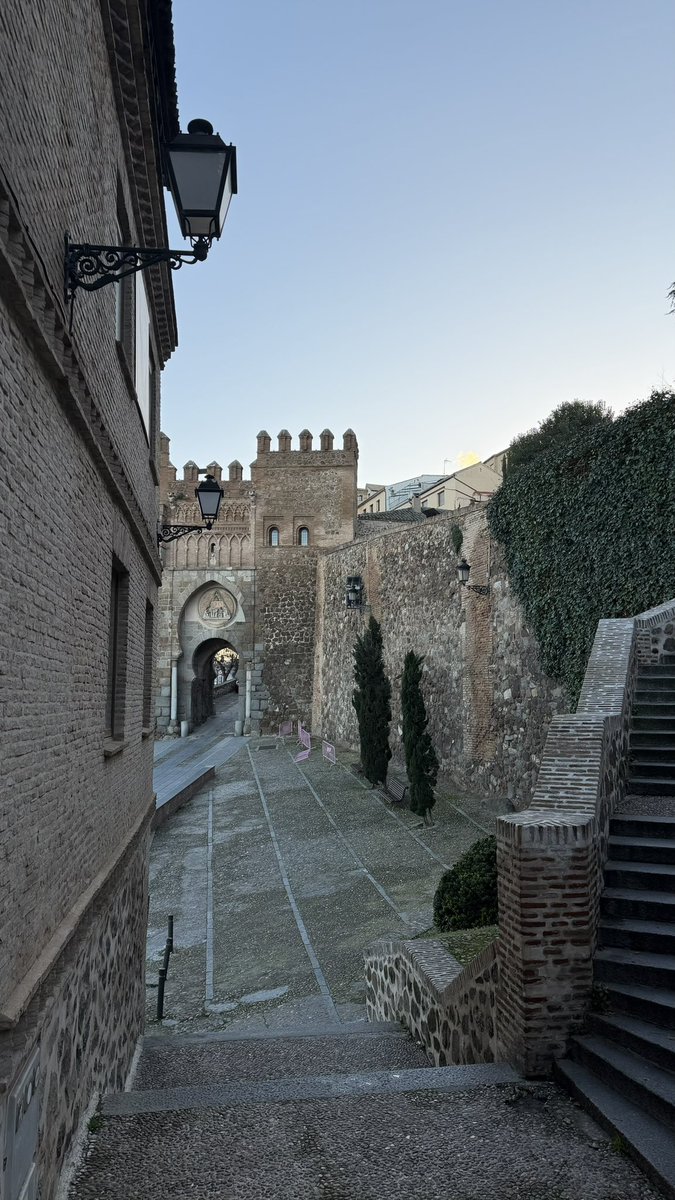 andre_barrera's tweet photo. Toledo, España 🇪🇸 declarada patrimonio de la humanidad por la Unesco, conocida como la ciudad de las tres culturas, por la convivencia histórica de cristianos, judíos y musulmanes https://t.co/c9DVRiibIc