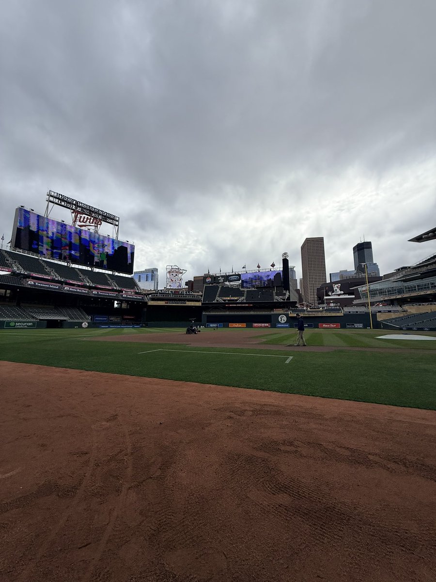 Ry_Bass's tweet image. Hello from a balmy 37-degree Target Field ahead of #Rays and #Twins at 4:00 ET on Rays.TV