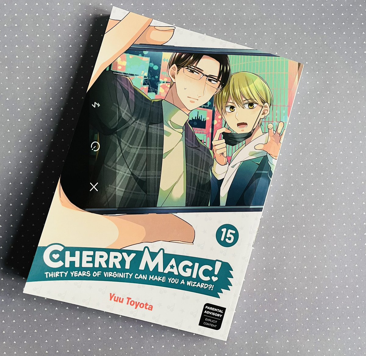 KatsukiMisha's tweet image. Adachi und Kurosawa sind nach wie vor ein zuckersüßes Paar. Dafür sind Tsuge und Minato immer noch ungeschickt im Umgang miteinander aber im Laufe des Bandes gibt es endlich einen Schritt in die richtige Richtung 😌 #CherryMagic #SquareEnixManga #Mangayear26