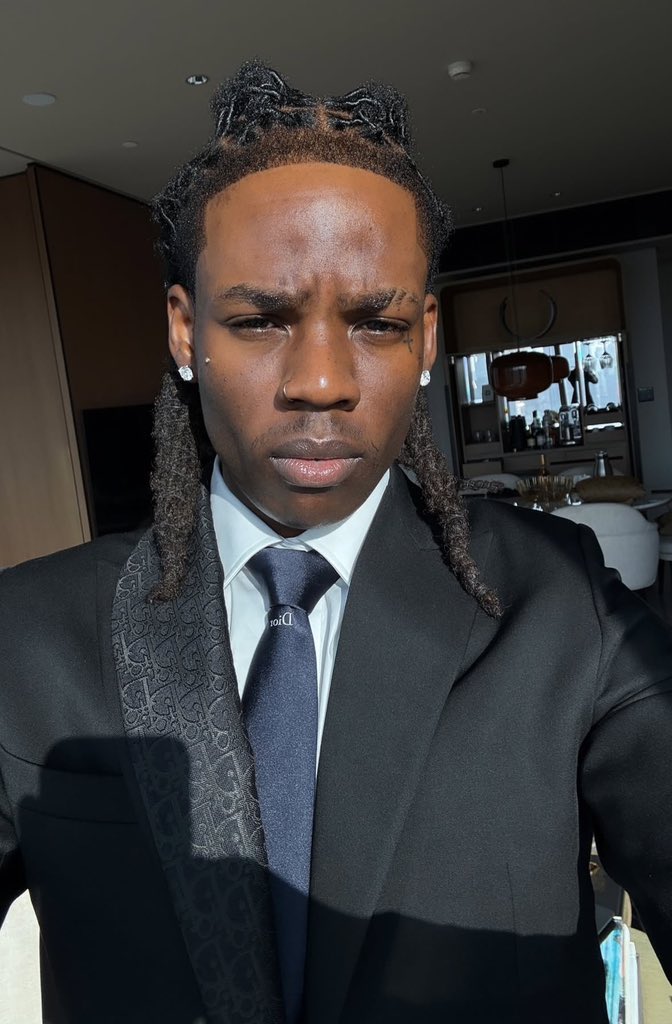 🚨 Rema crosses 6 billion streams across all credits on Spotify 📈 

—He becomes the third Nigerian act to reach the milestone, joining Wizkid &amp; Burna Boy.