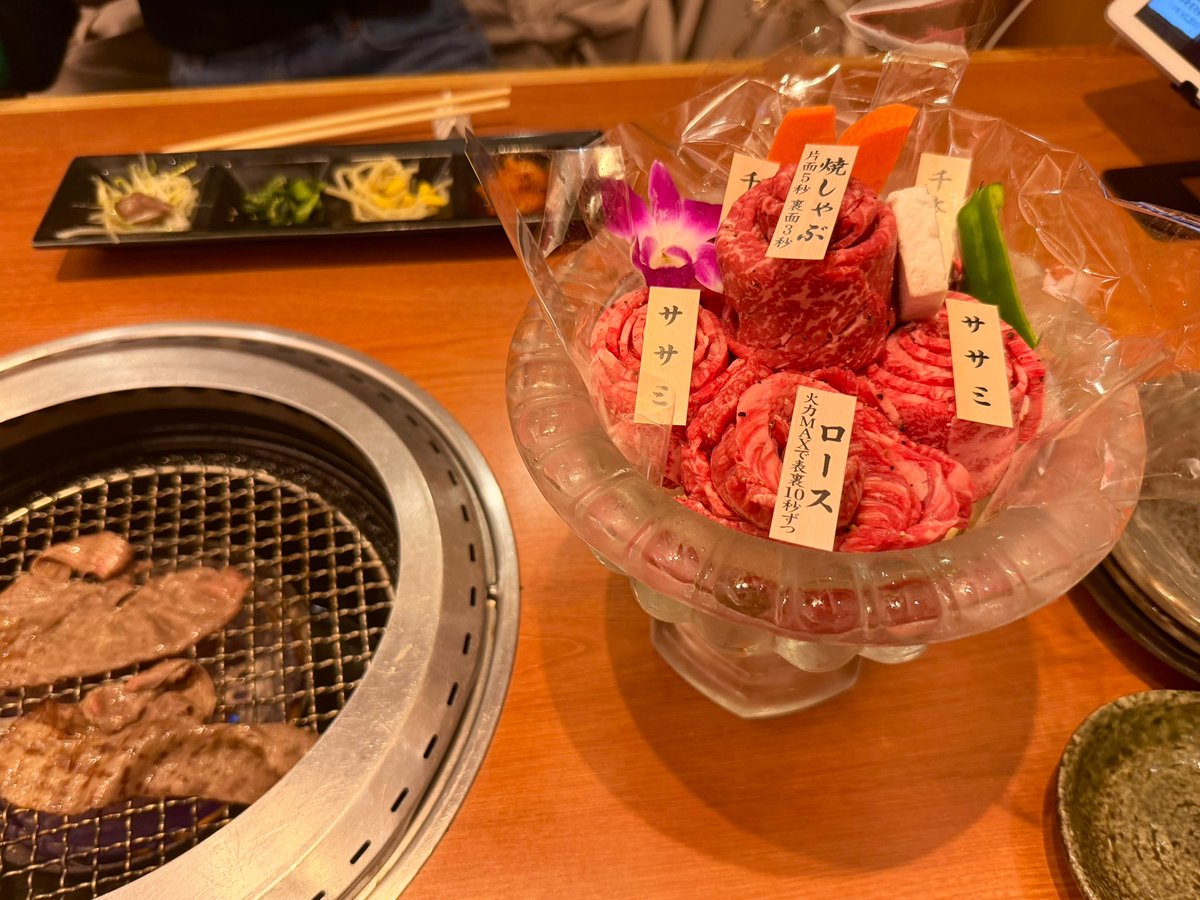だ tweet media