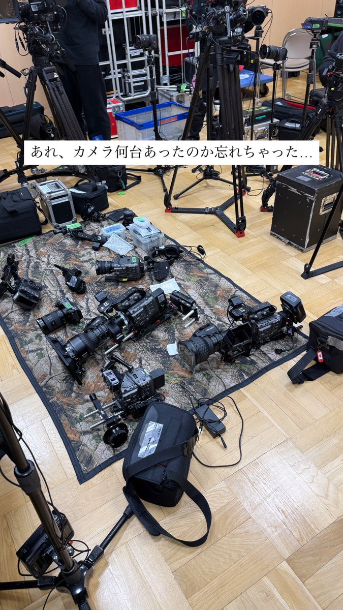 mokurosu's tweet photo. カメラ台数いくつか忘れちゃった…
コンサート収録のプロデュース。撮影の皆さん録音の皆さん素晴らしくて感動🥹
これから編集楽しみ😌
#撮影　#カメラマン　#コンサート　#収録　#レコーディング　#録音　#映像編集 https://t.co/30hijBGtAb