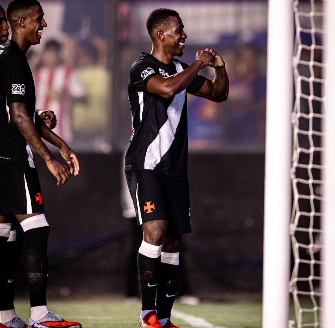 Adryan ✠ tweet media