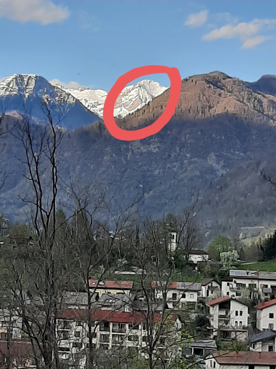 Konjska glava pod Škrbino. Vsako leto ob takem času se pojavi.