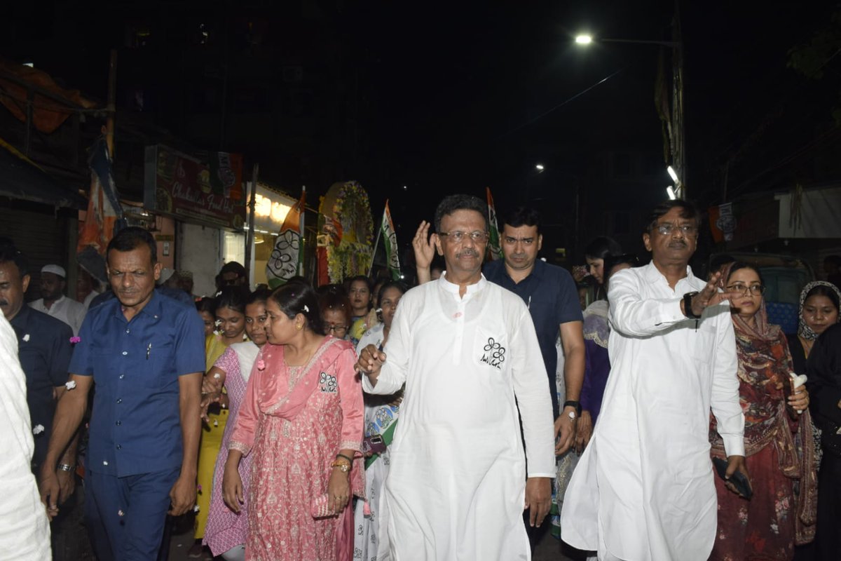 FirhadHakim's tweet photo. From morning to evening in Kolkata Port Assembly, going door to door and connecting with people.
The warmth, enthusiasm and trust we received at every step is truly inspiring. #AbarJitbeBangla https://t.co/b0UWsqkdvc